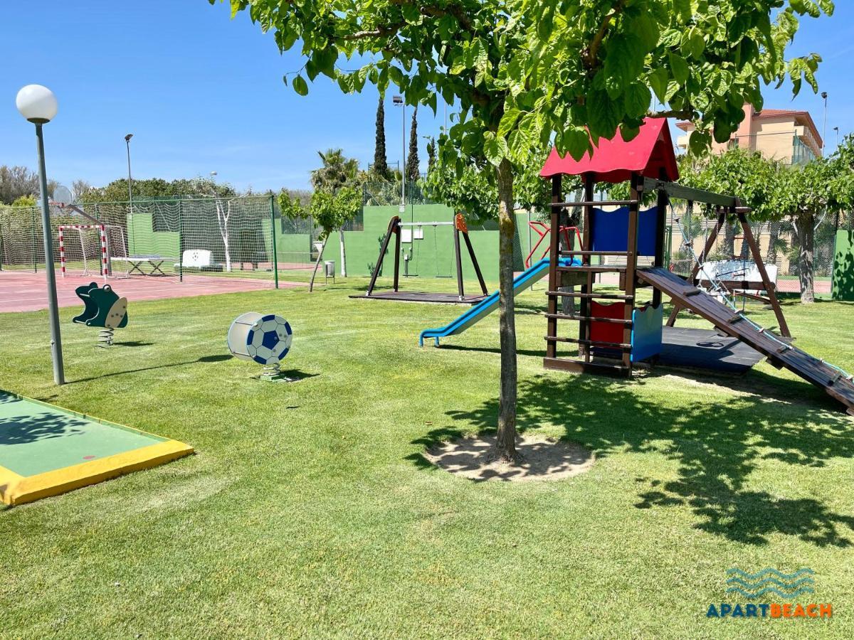 Apartbeach Los Juncos Residencial Piscinas Y Petanca La Pineda Kültér fotó